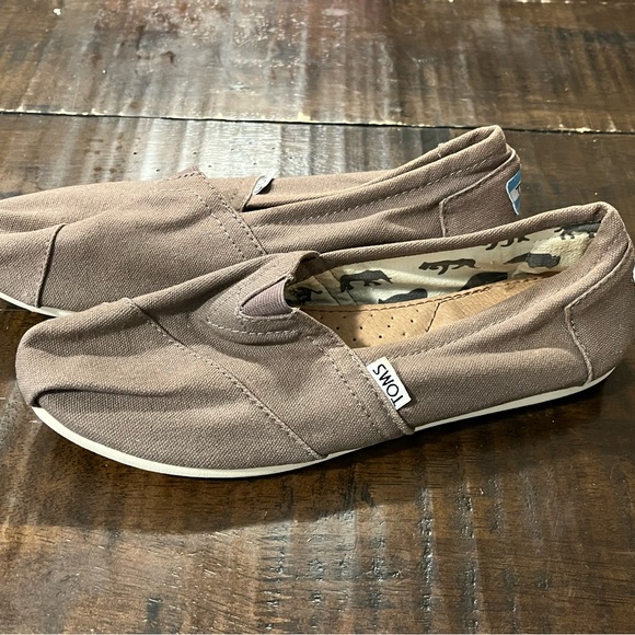 Toms - Picture 3 of 5